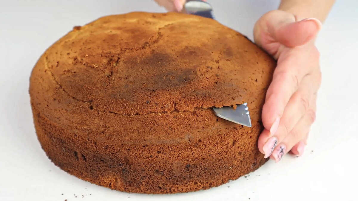 Победитель торты на стс. Александр белькович торт. Повар стс белькович. Просто кухня на стс рецепт торта детского счастья. Торты от александра бельковича.