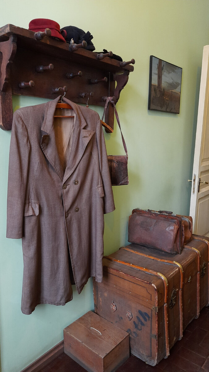 Это прихожая