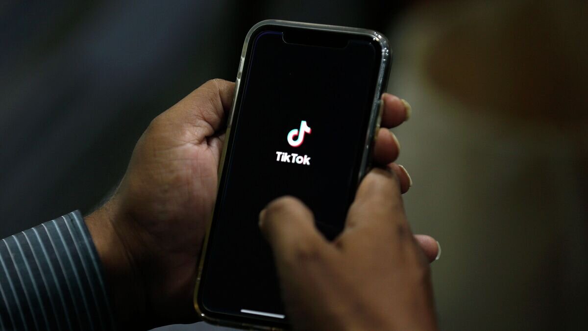    Телефон с приложением Tik Tok© AP Photo / Anjum Naveed