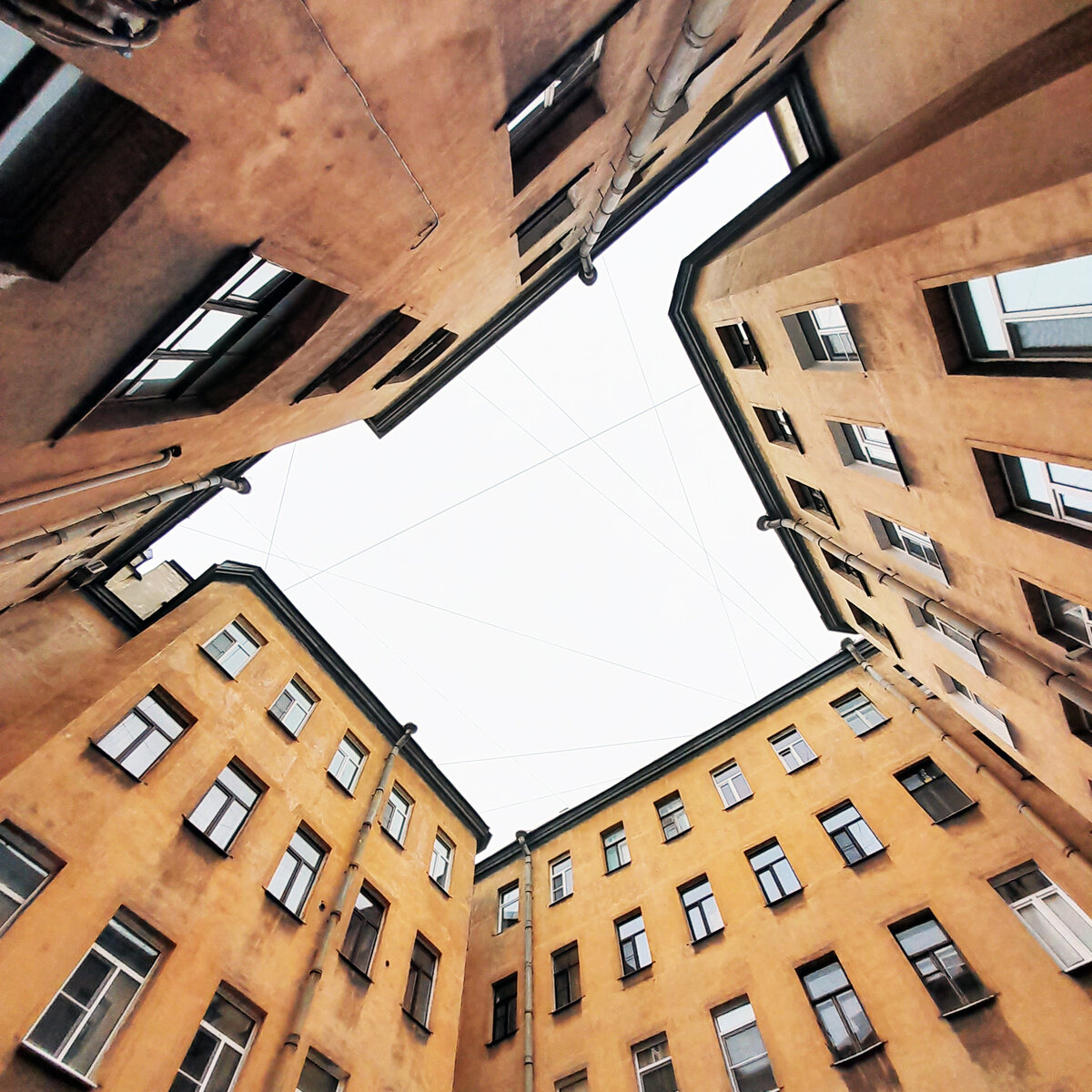 Для начала заглянули во двор-колодец. Загородный проспект, 34.