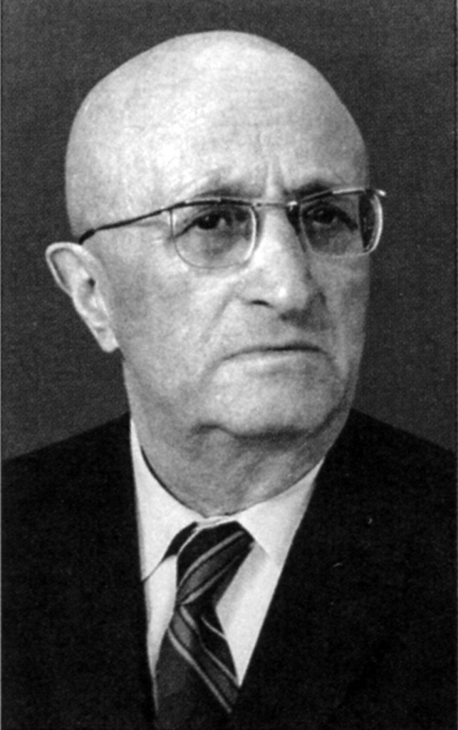 И.С. Бер, ключевой человек в программах Т-35, Т-34М и Т-44. 