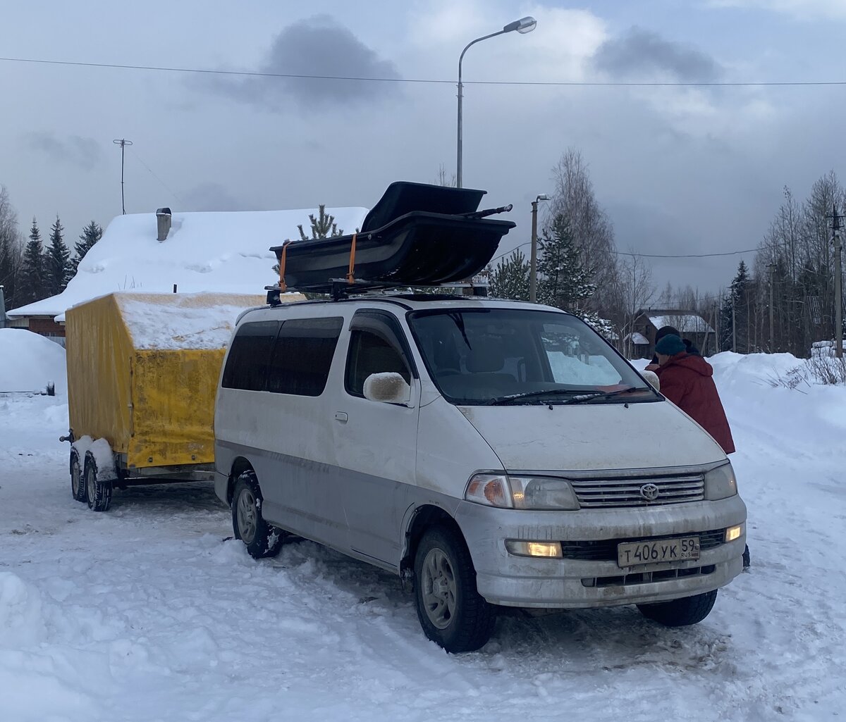 TOYOTA HIACE REGIUS