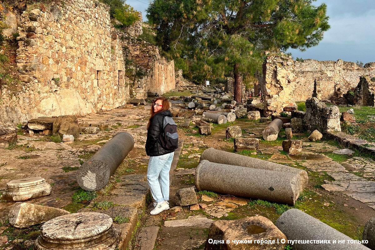 Одно из таких мест - это Сиедра, притаившаяся в горах над морем южнее Аланьи. К счастью, добраться туда относительно несложно, но без приключений не обошлось.