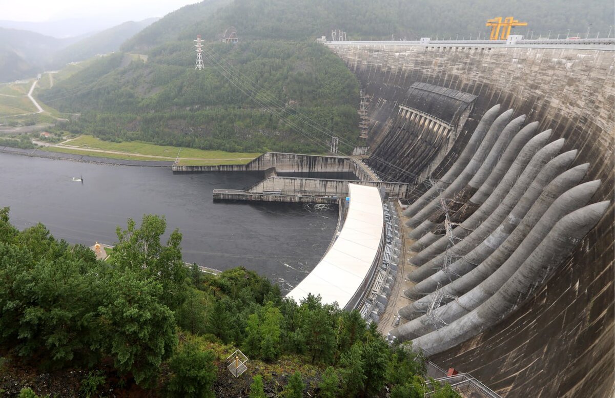   Саяно-Шушенская ГЭС имени П.С. Непорожнего в поселке Черемушки около Саяногорска, республика ХакасияТАСС