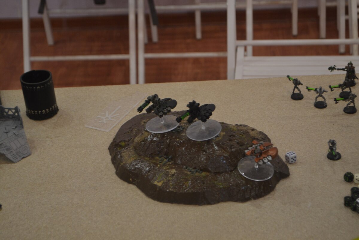 Шоколадный холм из того же пеноплекса, но с неудачным выбором краски