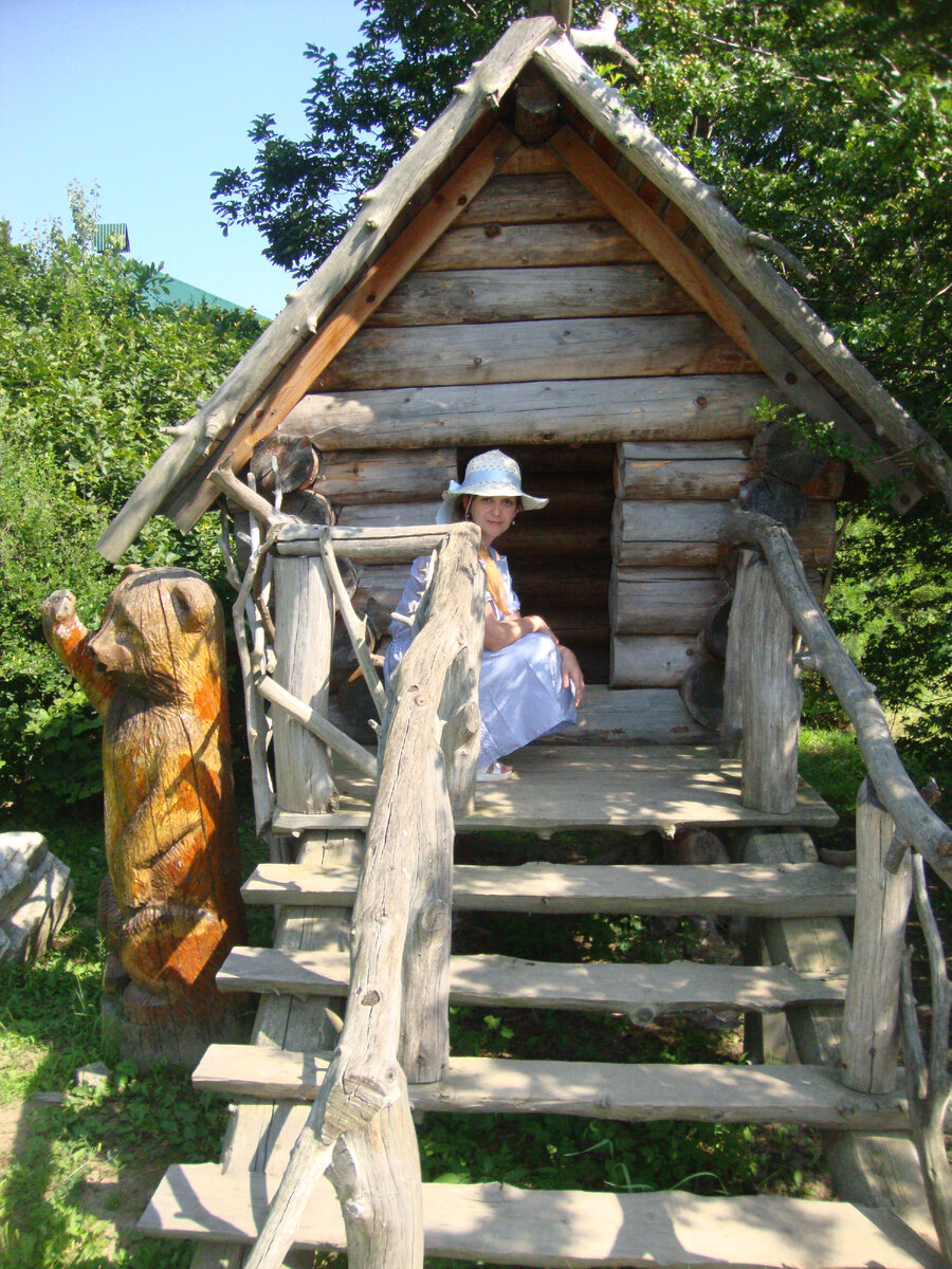 Ещё одна избушка Яги. Изумрудная долина. Приморский край. Фото из личного архива.