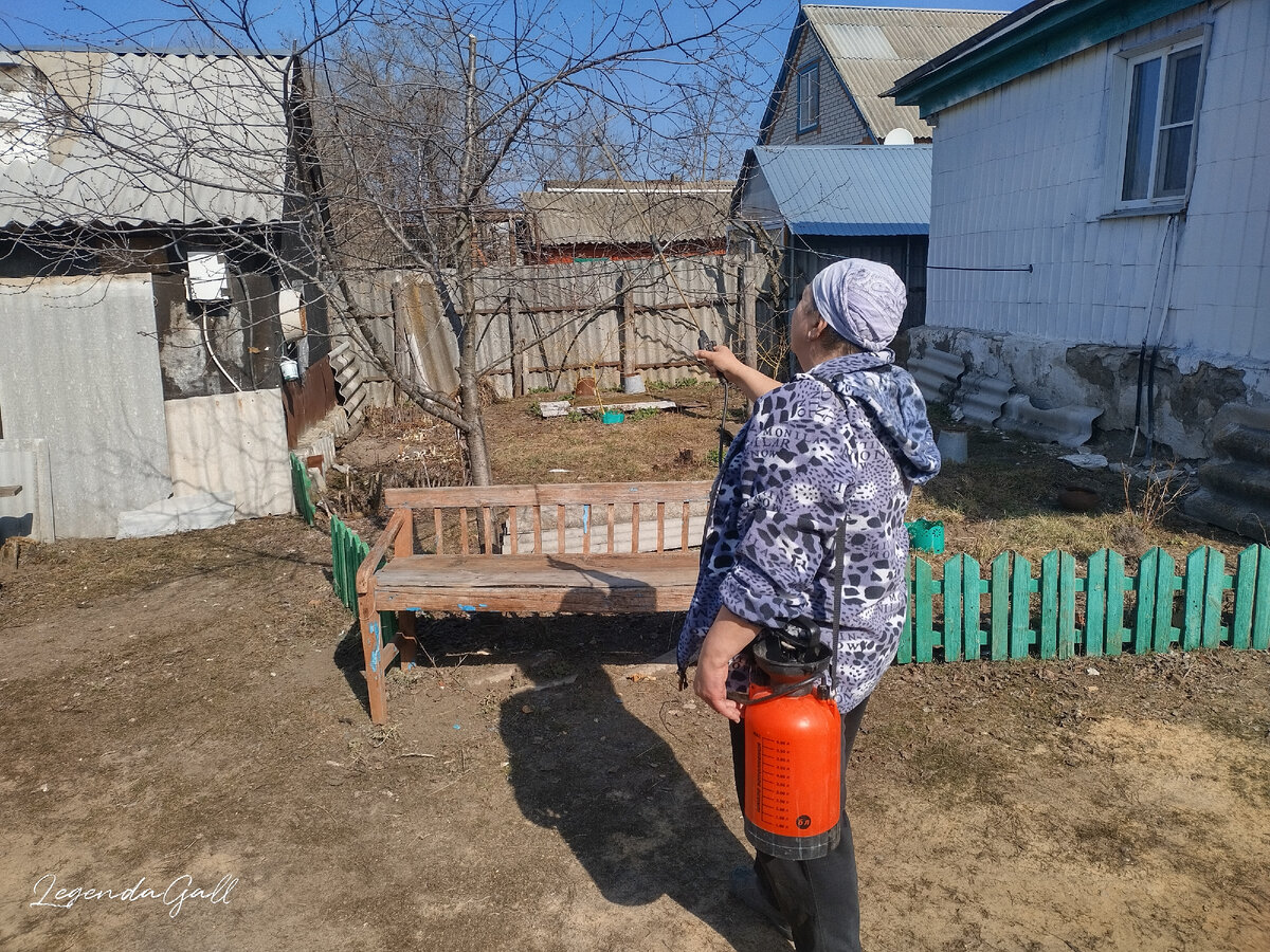 Попросила папу запечатлеть меня за работой ))