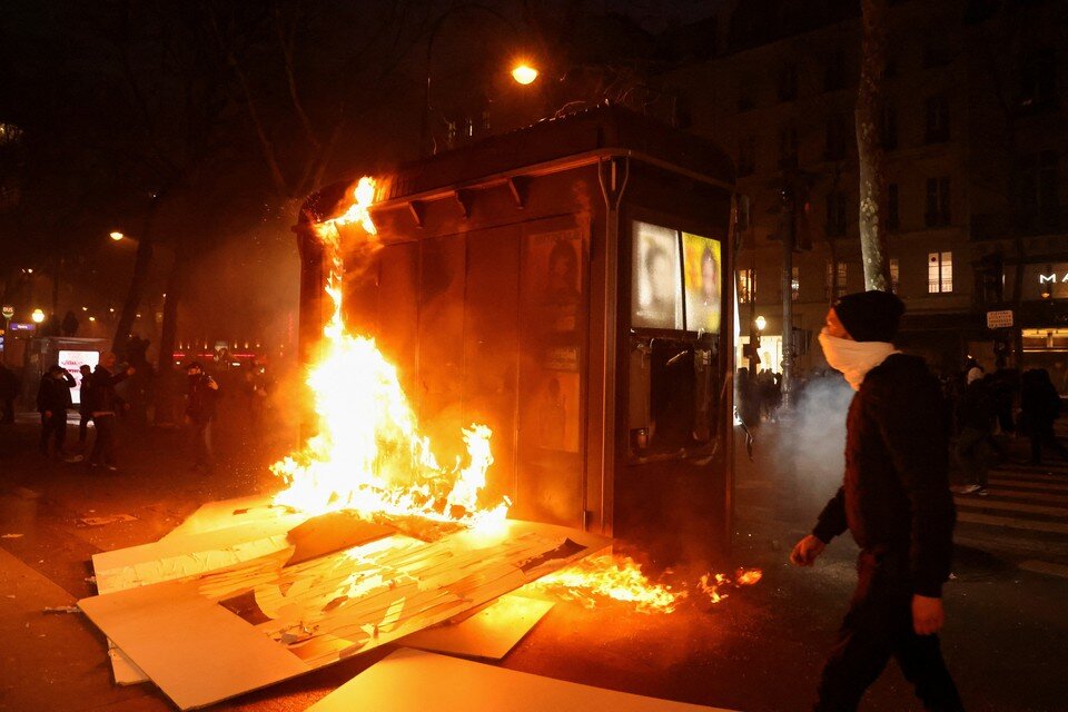     Антиправительственные протесты во Франции на девятый день акции не только не утихают, но и грозят новым пиком в предстоящие выходные.  REUTERS