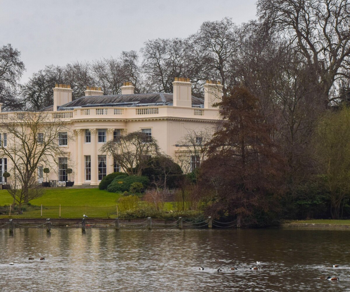     Самый дорогой в мире особняк выставили на продажу за $300 миллионов. Ему больше 200 лет