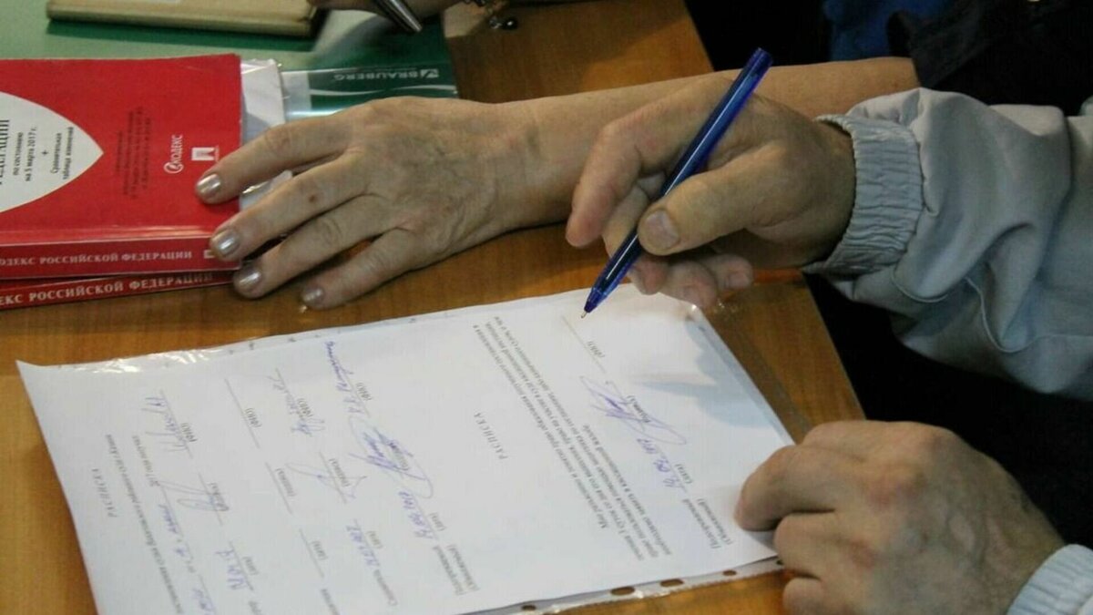     Спикер Государственной Думы Российской Федерации Вячеслав Володин заявил в своем Telegram-канале, что в стране нужно ввести изменения в законодательство, полностью запретив деятельность Международного уголовного суда на территории России, в том числе и в Ростовской области.