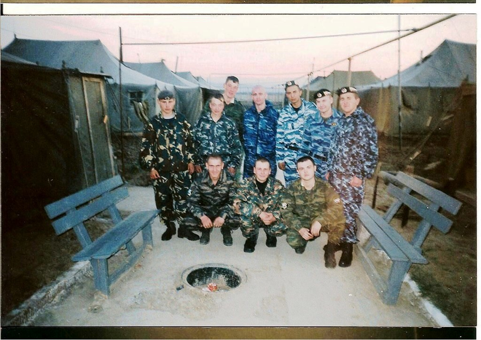 Примерно так выглядела курилка в 46 ОБрОНе. Такая была в каждом батальоне, а то и две.