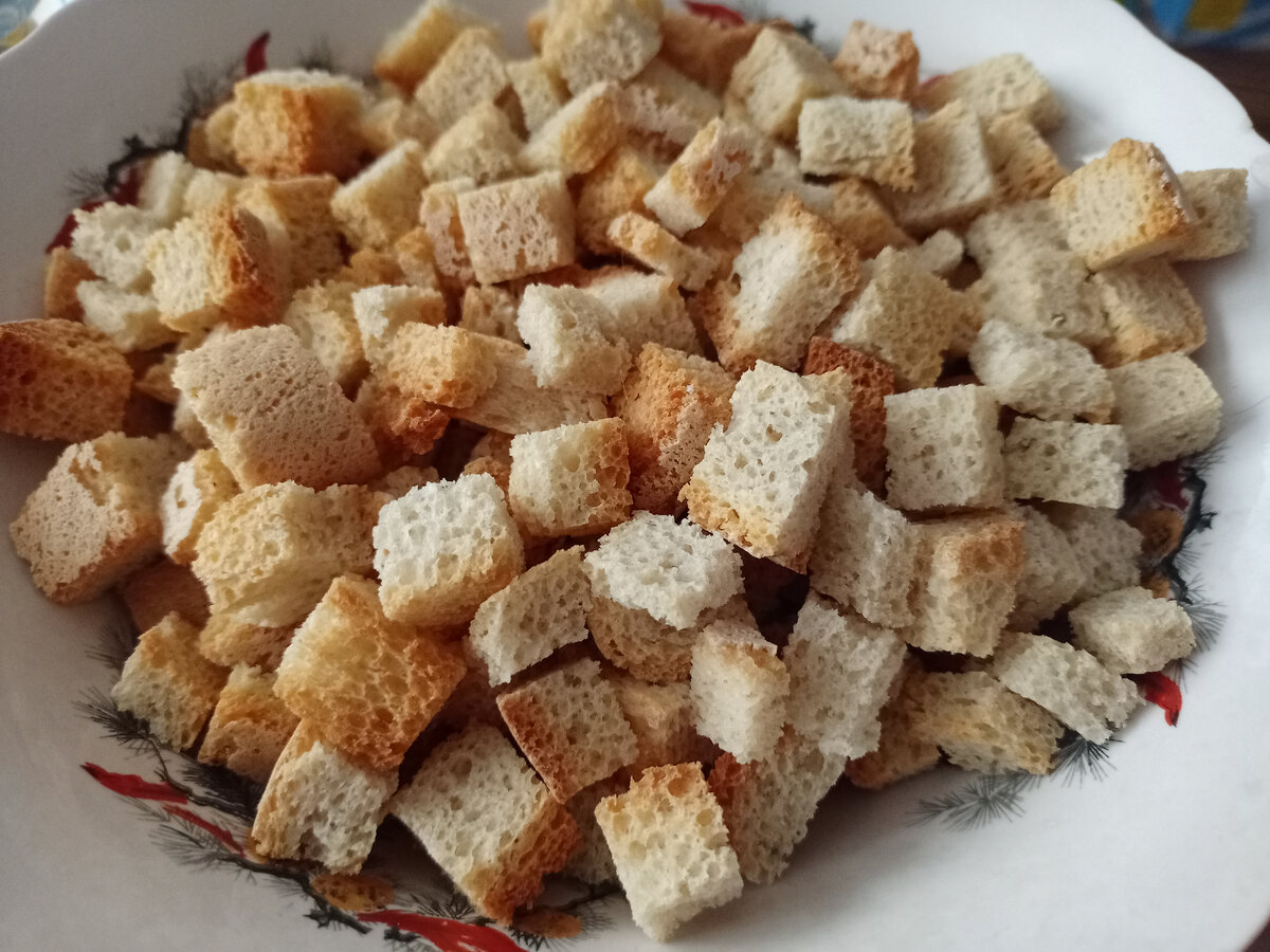 Сделала сухари из купленного накануне лишнего хлеба