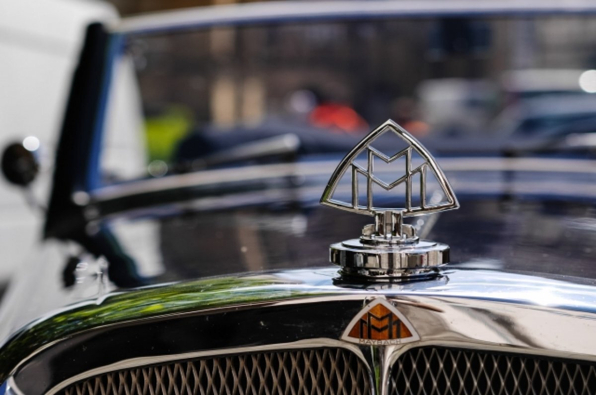    В центре Сочи заметили машины Maybach с новосибирскими номерами