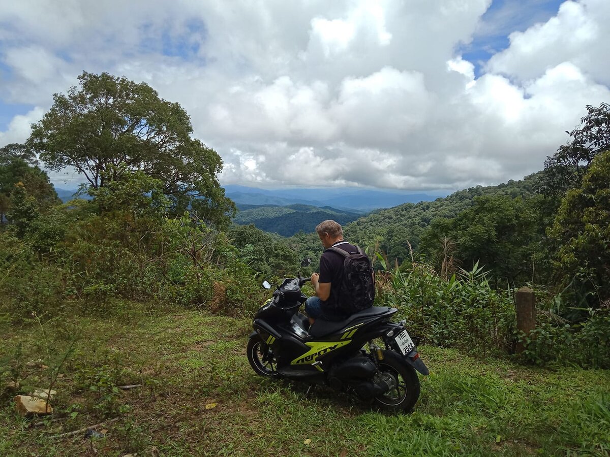 Сфоткай, типа я такой один в горах сижу