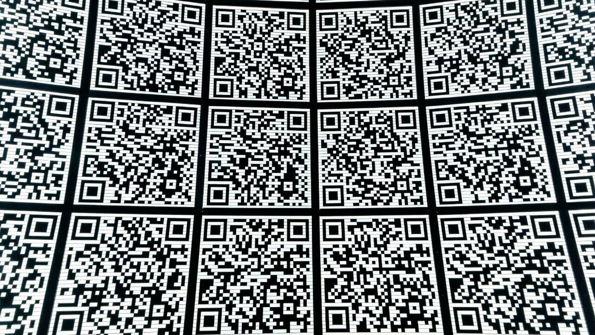     На фасадах домов были обнаружены QR-коды, рекламирующие запрещенную законом деятельность.