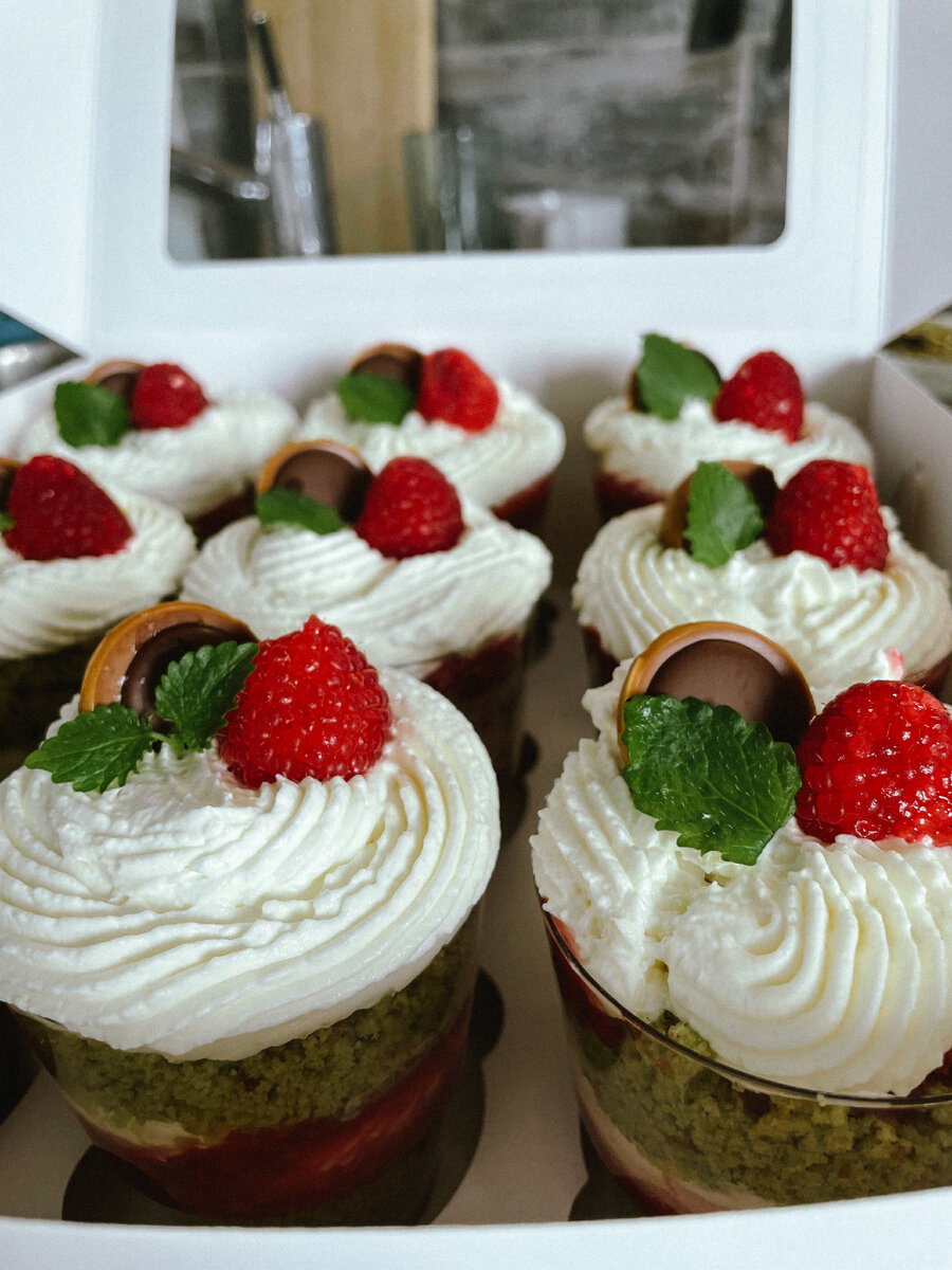 Трайфлы с начинкой «Фисташка - малина» 