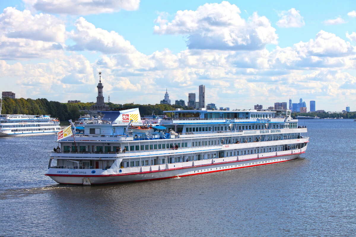 Речной круиз москва санкт петербург. Fun&Sun Cruise Нижний Новгород. Четырехпалубный теплоход Нижний Новгород. Теплоход Нижний Новгород fun Sun. Cruise Нижний Новгород 4*.