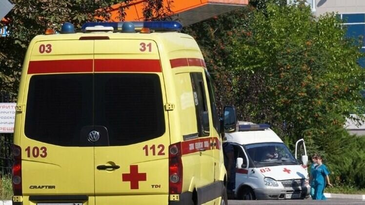     Тюменка обнаружила 35-летнего соседа в палисаднике без сознания. По данным пресс-службы станции скорой помощи, она сообщила об инциденте врачам, через 15 минут сюда прибыли специалисты.