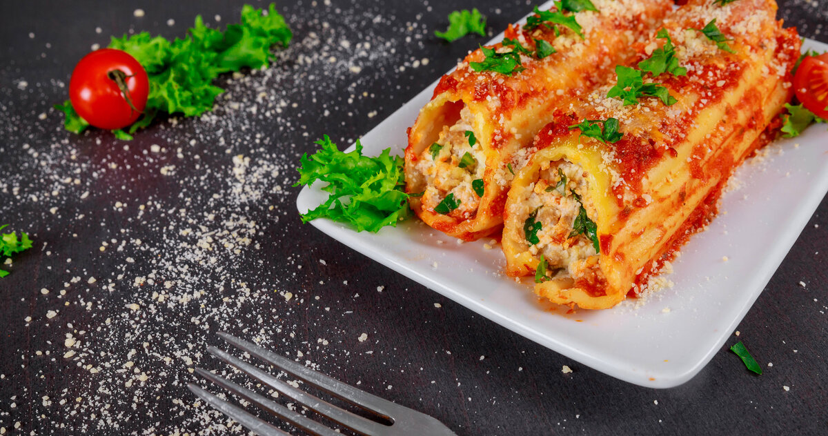     Вы не пробовали канеллони? Готовим запеканку из макарон с сырной начинкой