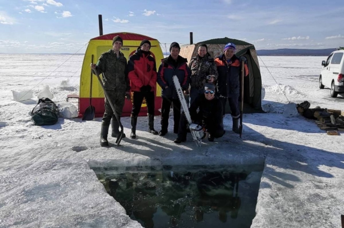    Водолазы-спасатели Забайкалья провели подлёдные тренировки на Арахлее