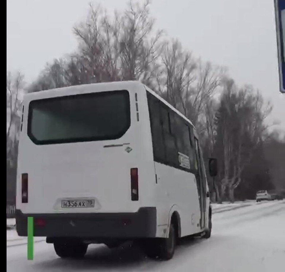     Автобус выполняет девять рейсов в день, в нем 19 мест. Фото: скриншот видео из телеграм-канала В.Мазура