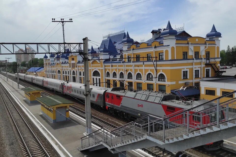     Поезд курсирует по пятницам, субботам и воскресеньям Ксения Высотина