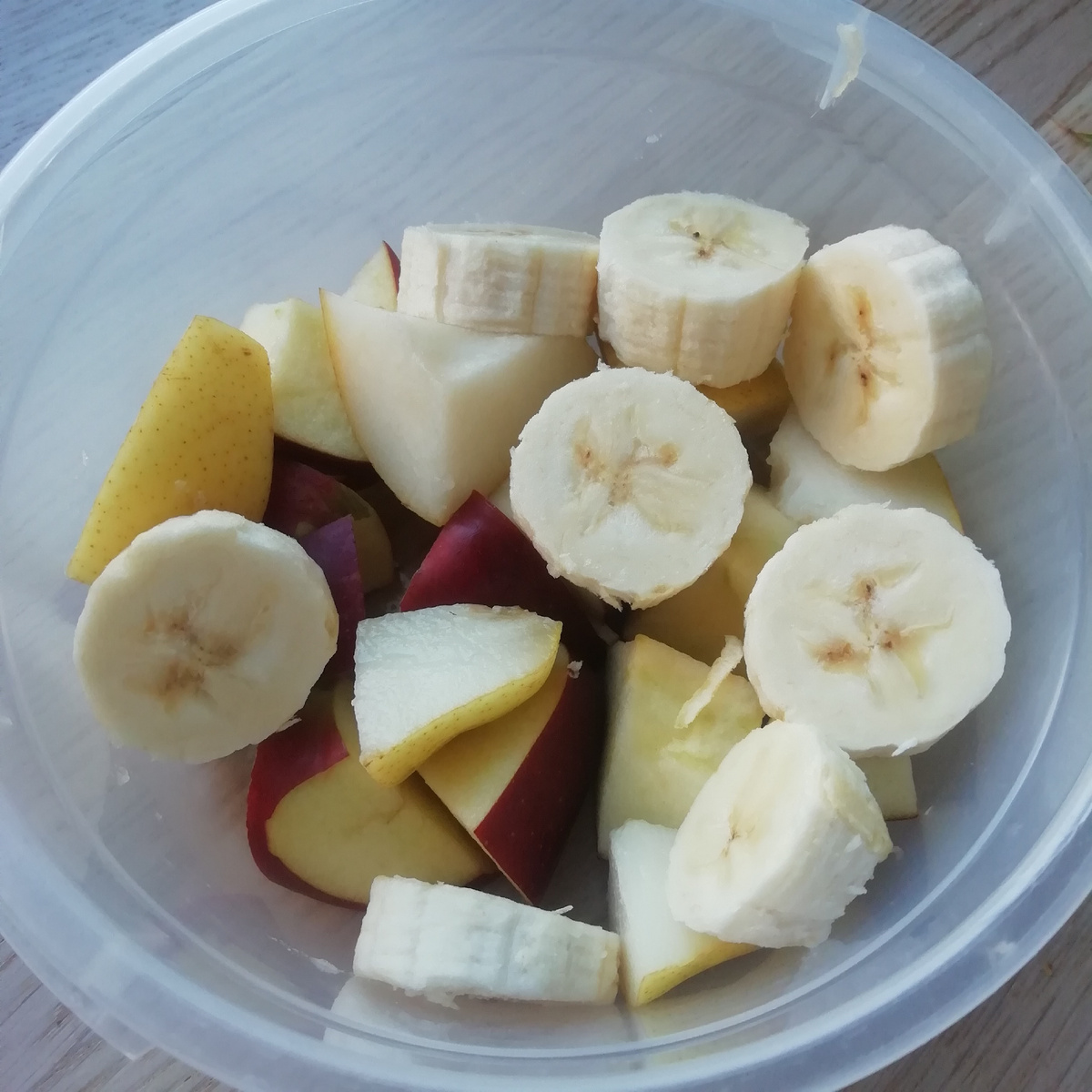 Банан, яблоко, груша. 