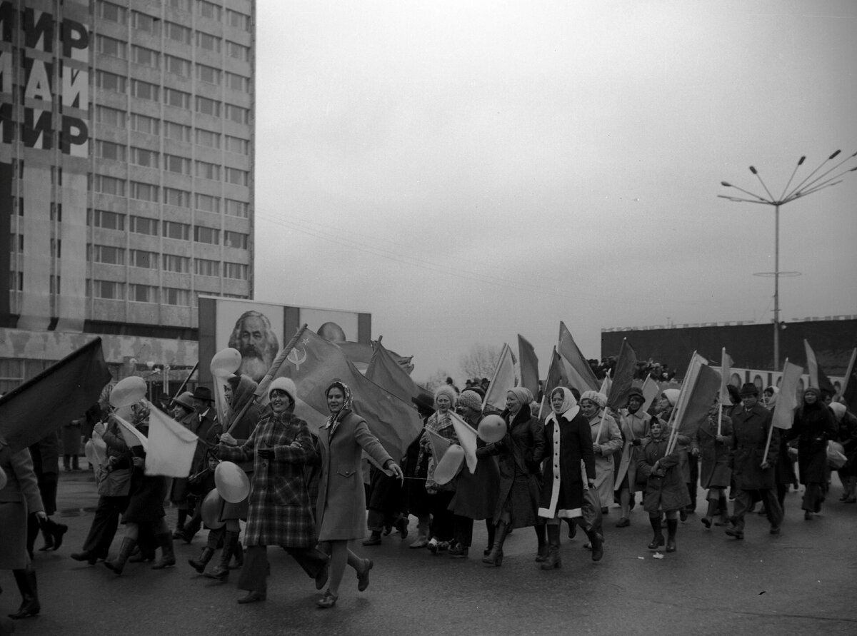 1978 Первомайская демонстрация. Первомайская демонстрация в Киеве 1986. Первомайские демонстрации в Харькове 1900. Первомайская демонстрация 1993.