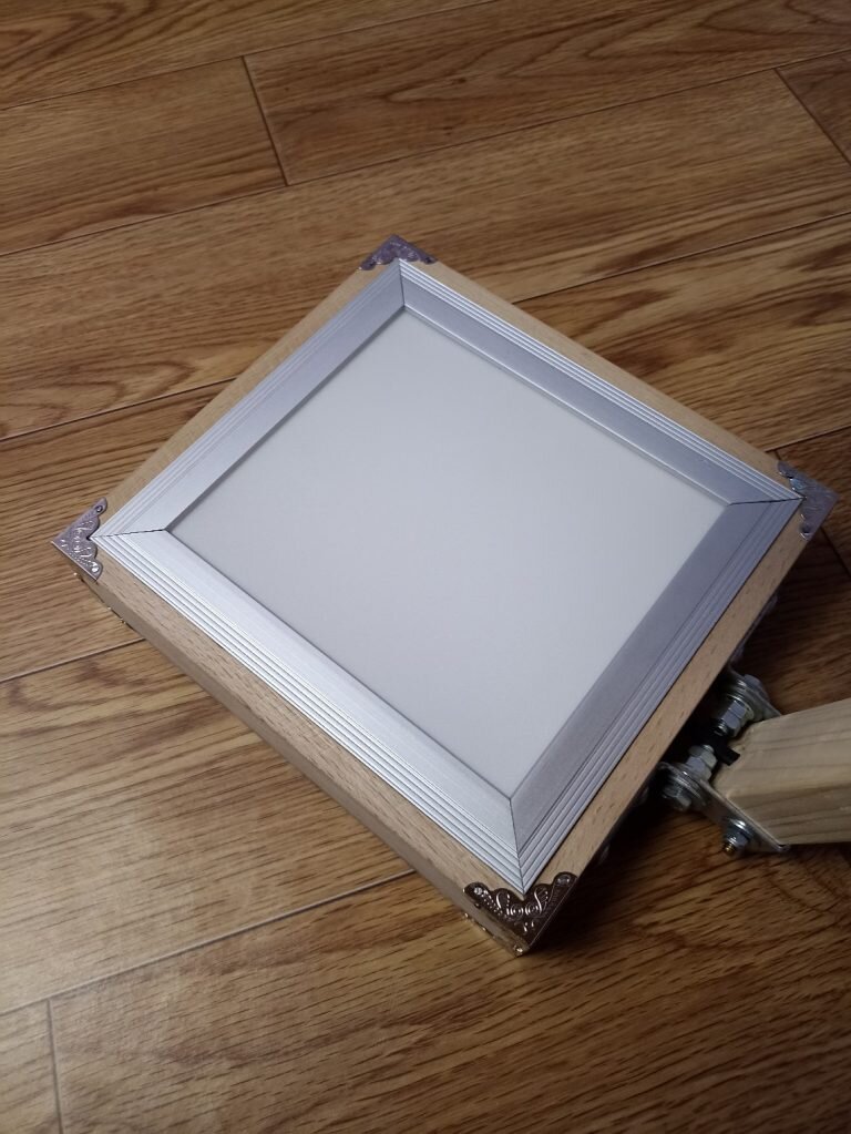 2. Делаем настольную лампу из бумаги или картона