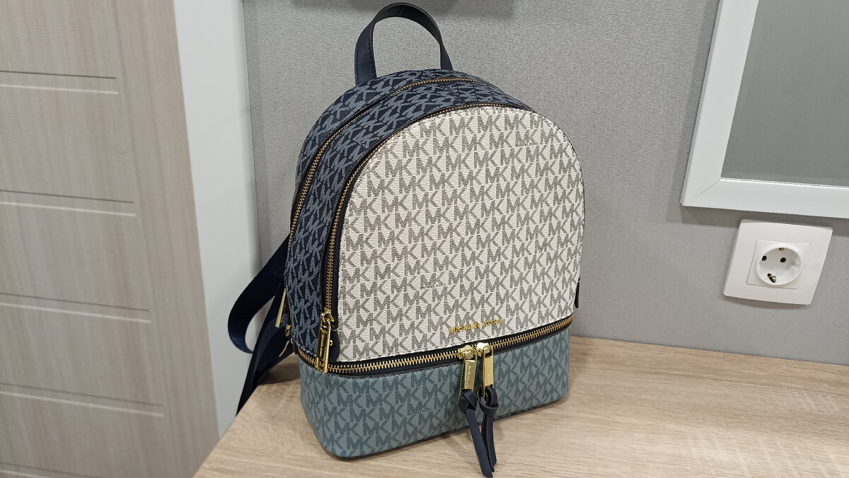 Этот рюкзак мне подарил муж на Новый год. Он офигенный: и рюкзак, и муж 😉