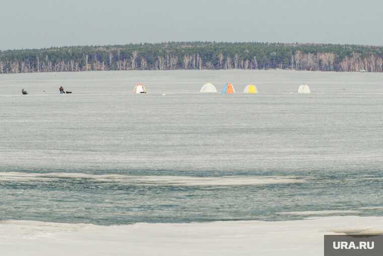    Тело погибшего рыбака подняли с двухметровой глубины