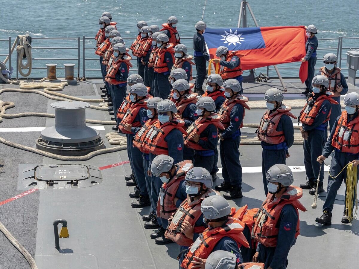    Личный состав ВМС Тайваня на военном корабле во время ежегодных учений "Хань Куанг"© AP Photo / Taiwan Presidential Office/Shioro Lee