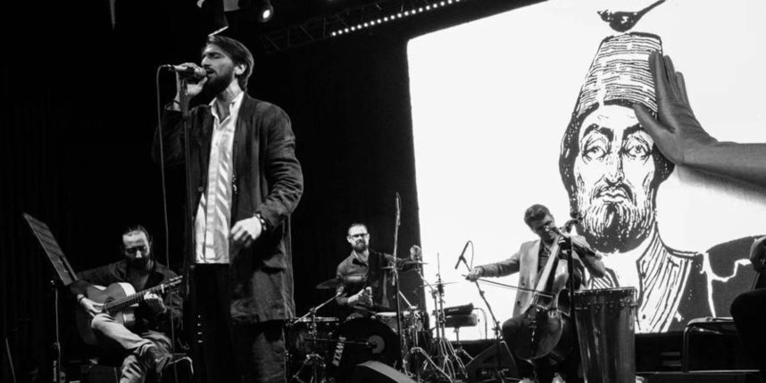    Премьера перформативного спектакля "Русский Восток" пройдет 22 апреля на Новой сцене Александринского театра.