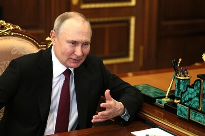    Президент РФ Владимир Путин в ходе встречи с генеральным директором госкорпорации «Роскосмос» Юрием Борисовым. © Сайт президента России