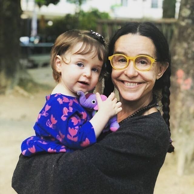 Луселия Сантос с внучкой Каролиной