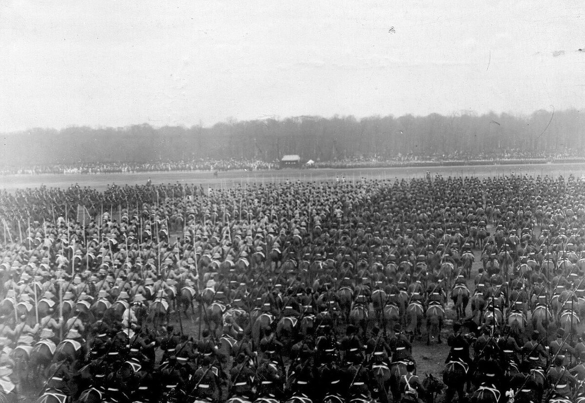 Один из "Майских парадов" 1903 года (эпоха Николая II)