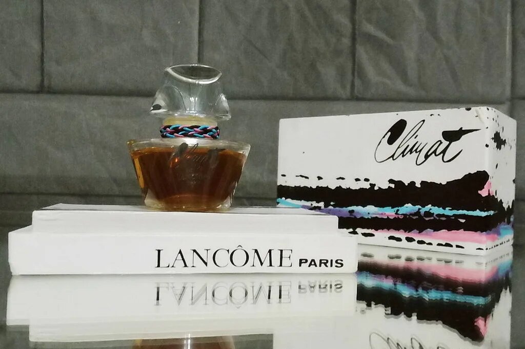 Духи Climat от Lancôme в первом дизайне упаковки, выпускавшимся с 1967 года до середины 19070-х. Фото: livemaster.ru 