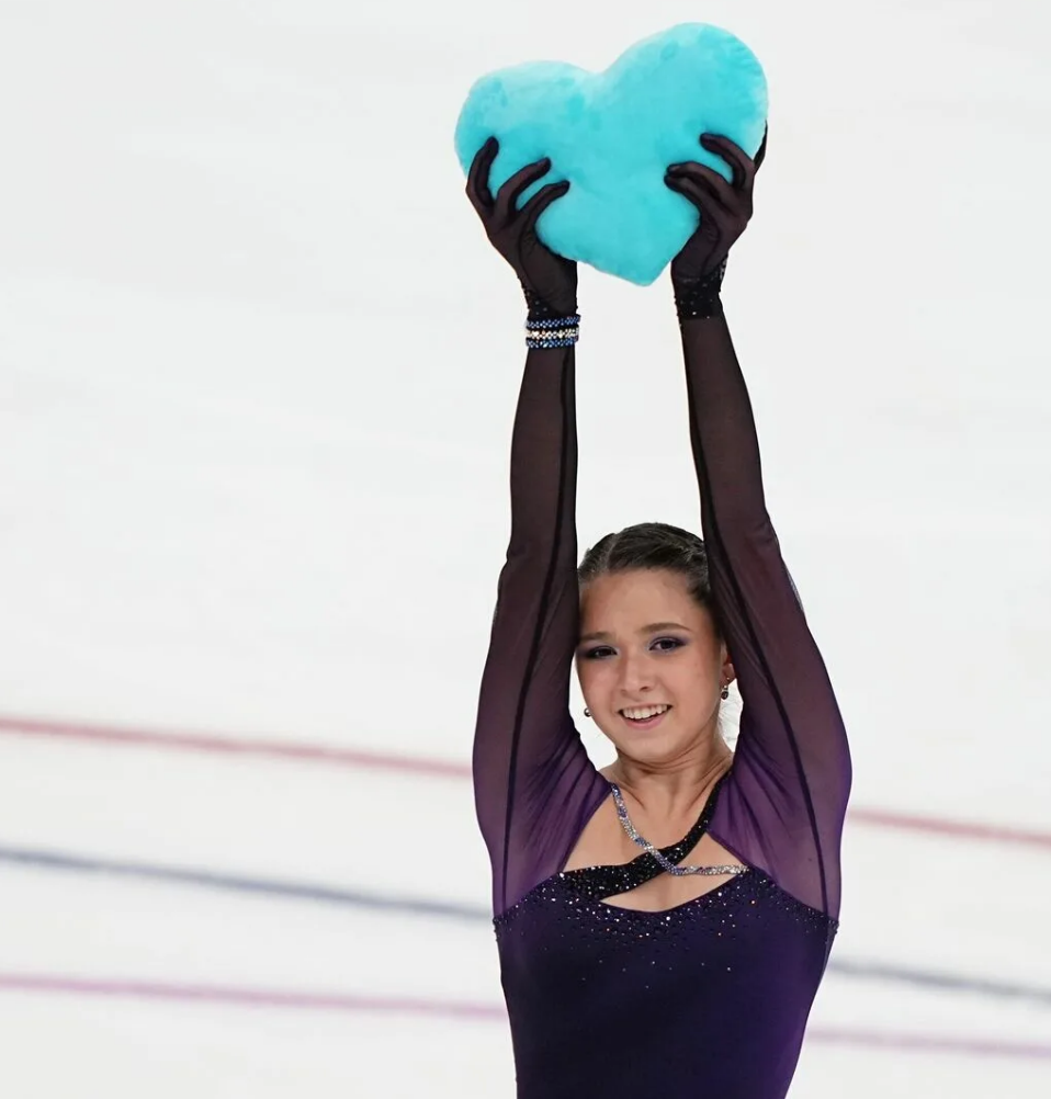 Валиева олимпийская чемпионка. Камила Валиева фигурное катание. Камила фигурному катанию 2022 Валиева Гран.