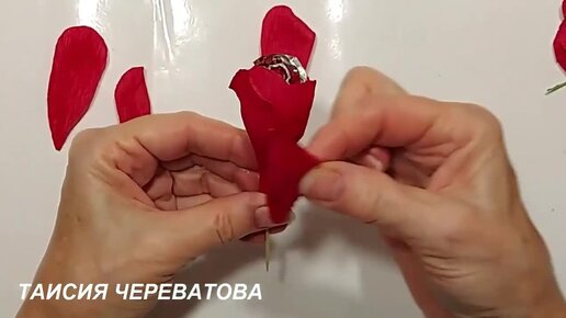 Цветы из гофрированной бумаги с конфетой / Paper Flowers / Flores de papel corrugado