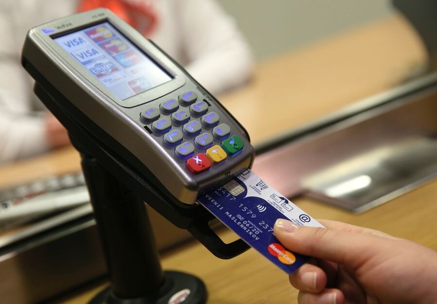    Безналичная оплата © Дмитрий Серебряков/ТАСС