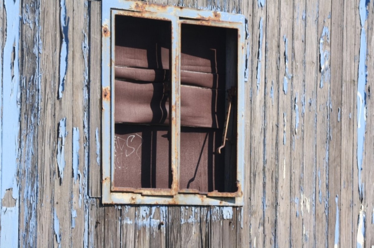    В Омске может обрушиться жилой барак на улице 3-й Енисейской