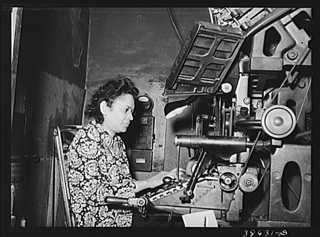 Линотипистка. Фото из открытых источников.