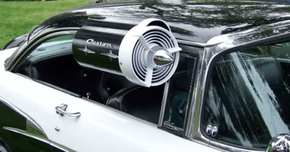 Автомобильный аксессуар давно минувших дней: испарительный кондиционер, более известный как "болотный охладитель".