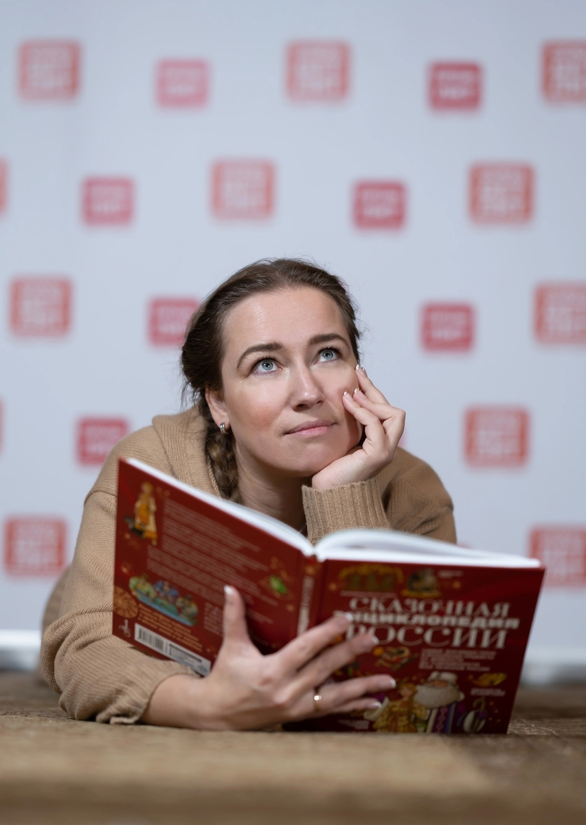 Светлана Кривошлыкова – детский писатель, председатель Союза детских и юношеских писателей, автор более 100 пьес, новел и рассказов для детей, руководитель благотворительных проектов.  