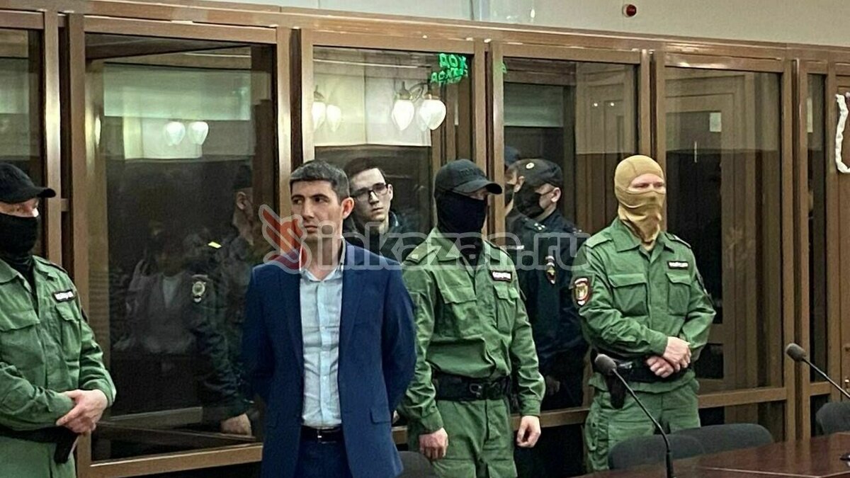     Адвокат Руслан Нуриахметов, представляющий обвиняемого в вооруженном нападении на казанскую гимназию Ильназа Галявиева, просит отменить ему пожизненное заключение. Информацию об этом Inkazan подтвердили в пресс-службе Верховного суда Татарстана.