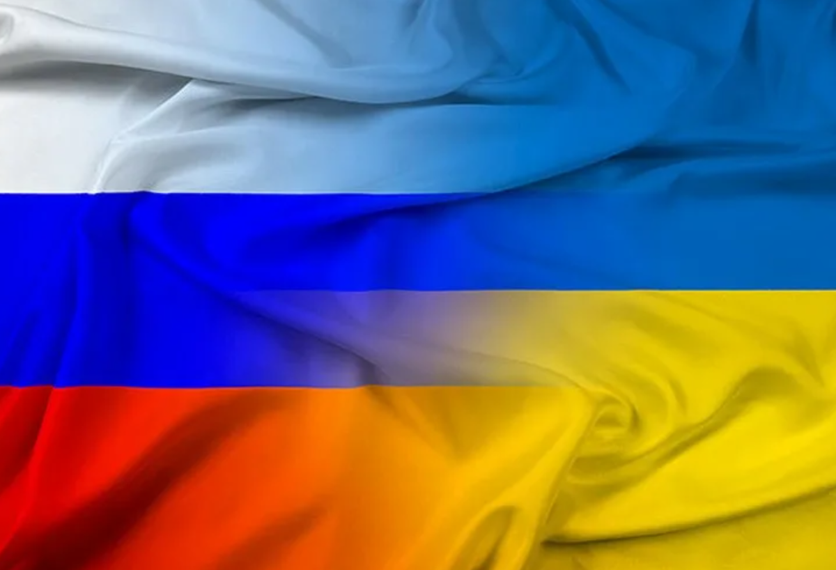 Российский украинский флаги