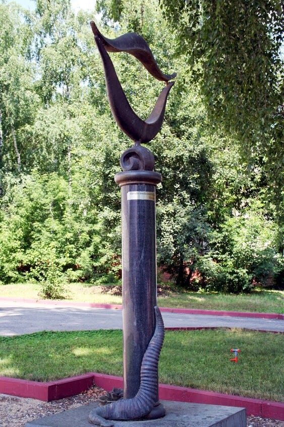 Памятник пиявке 