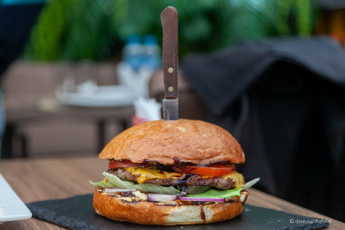 Рынбургер — самый большой бургер на главном рынке Воронежа