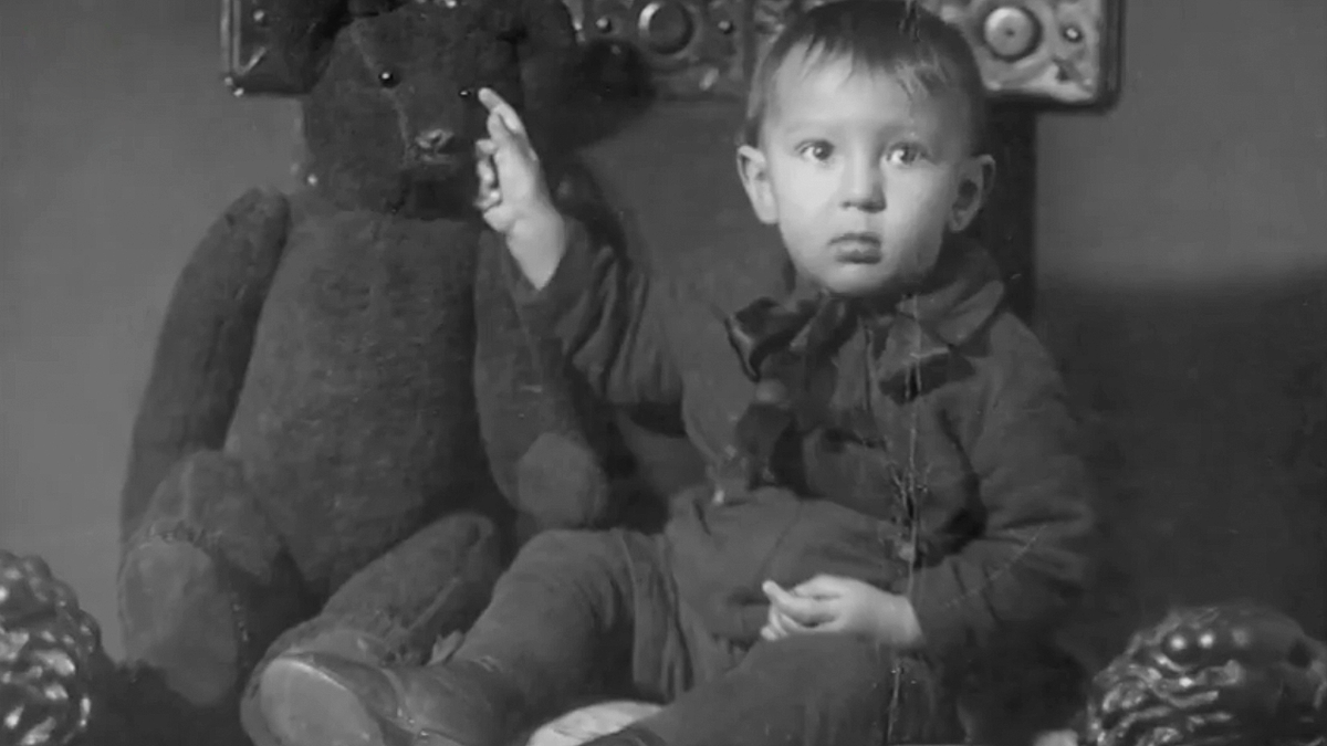 Себастьян Гастон Мария Родригес Фуатеано или Вячеслав Кузин в детстве