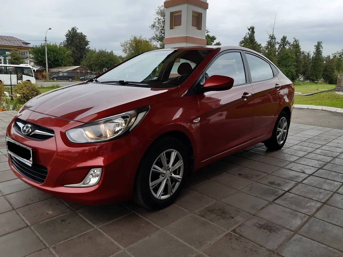 2. Hyundai Solaris - это южнокорейский автомобиль, который также стоит около 500 000 рублей. Он имеет современный дизайн, экономичный двигатель и хорошую комплектацию.